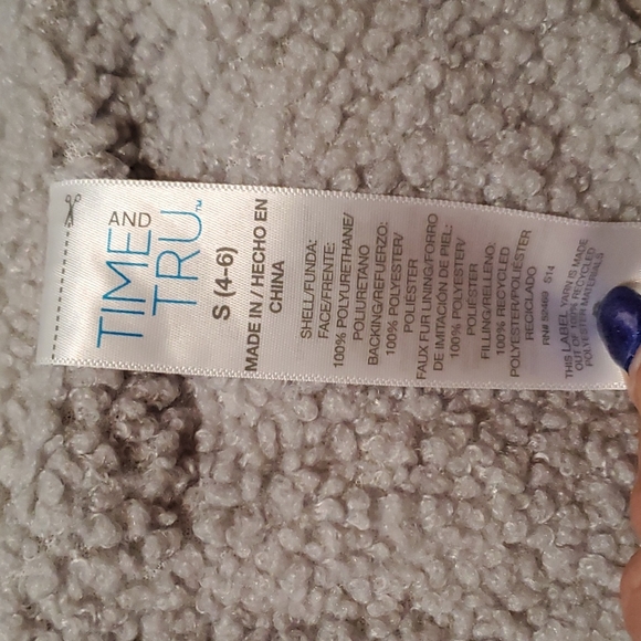 Time and Tru Reversible puffer Vest - Picture 12 of 16